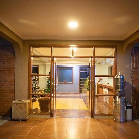 Summit Lodge Marombosa Экстерьер фото