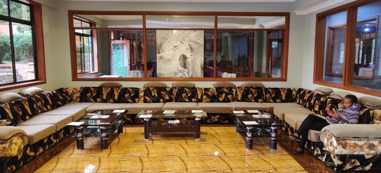Summit Lodge Marombosa Экстерьер фото