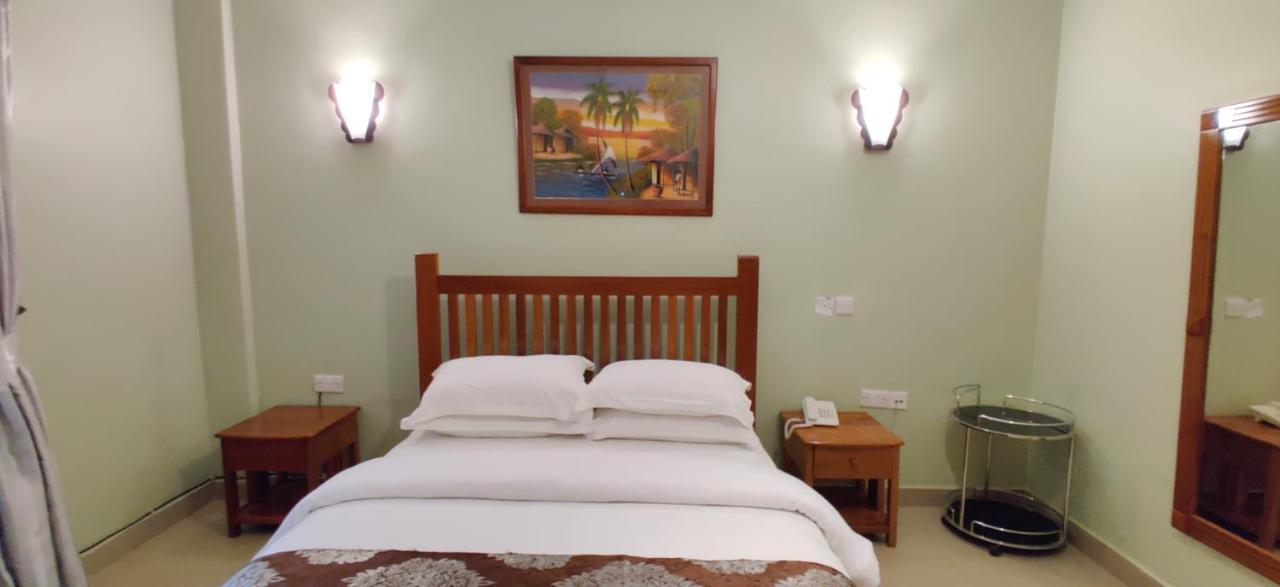 Summit Lodge Marombosa Экстерьер фото