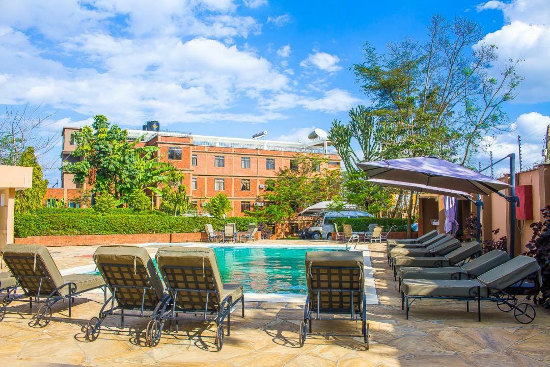 Summit Lodge Marombosa Экстерьер фото